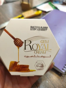 تصویر فروشگاه لوازم آرایشی گلد