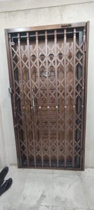 تصویر فروشگاه حفاظ آکاردیونی و پنجره رحمتی