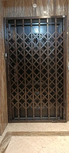 تصویر فروشگاه حفاظ آکاردیونی و پنجره رحمتی