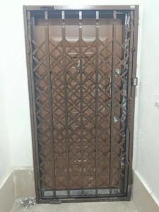 تصویر فروشگاه حفاظ آکاردیونی و پنجره رحمتی