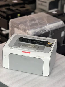 تصویر فروشگاه ماشین های اداری سیاه سفید