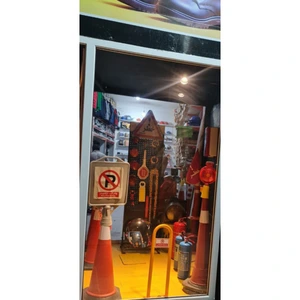 تصویر فروشگاه تجهیزات ایمنی کارن اردکان