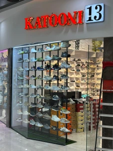 تصویر فروشگاه کتونی 13