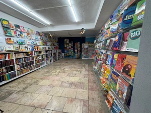 تصویر فروشگاه کتاب کنج