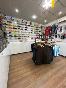 تصویر فروشگاه ورزشی کفش اسپرت