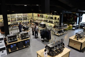 تصویر فروشگاه تجهیزات کافه و رستوران بلوری