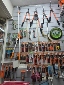 تصویر فروشگاه ابزارآلات باغبانی مشتاقیان