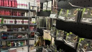 تصویر فروشگاه لوازم آرایشی گل انار