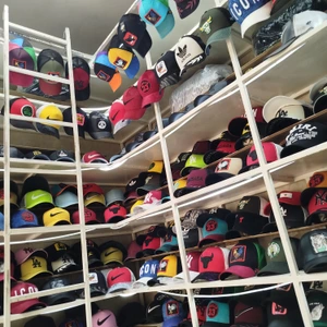 تصویر فروشگاه کلاه آموده