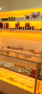 تصویر فروشگاه جانبی موبایل شادمهر