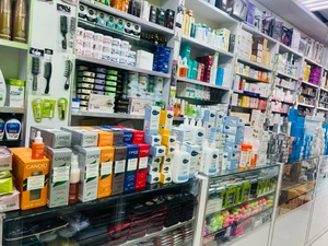 تصویر فروشگاه آرایشی آزادی