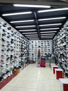 تصویر فروشگاه کتونی سیتی