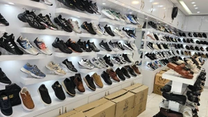 تصویر فروشگاه کفش باران اصفهان