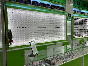 تصویر فروشگاه عینک چشمان