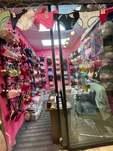 تصویر فروشگاه لباس زیر هایلند