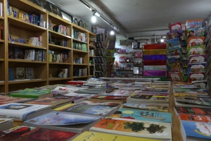تصویر فروشگاه شهر کتاب شادآباد
