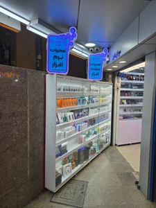 تصویر فروشگاه موبایل شیشه گر