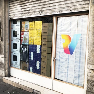 تصویر فروشگاه رد ویژن