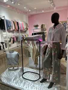 تصویر فروشگاه مزون گیلاس بانو