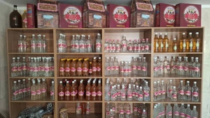 تصویر فروشگاه عرقیجات و خشکبار ماهلین