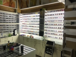 تصویر فروشگاه عینک هوگو