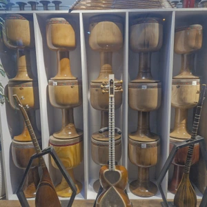 تصویر فروشگاه گالری موسیقی ترنم تهران