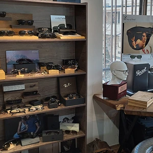 تصویر فروشگاه عینک اورجینال تهران