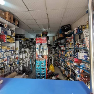 تصویر فروشگاه لوازم یدکی صمدزاده