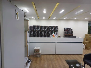 تصویر فروشگاه زیر زیر پلاس