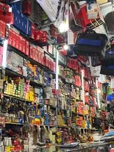 تصویر فروشگاه رنگ و ابزار صبوری