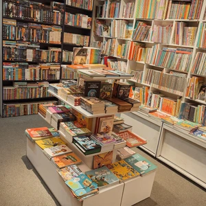 تصویر فروشگاه شهرکتاب پاسداران