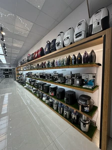 تصویر فروشگاه برند شاپ یزدی زاده قم