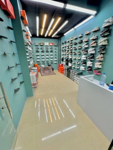 تصویر فروشگاه کفش رانر قشم