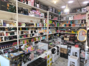 تصویر فروشگاه لوازم آرایشی چوکام