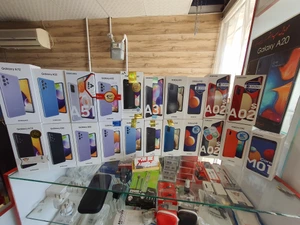 تصویر فروشگاه موبایل 180