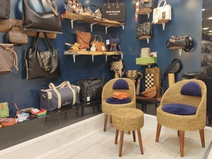 تصویر فروشگاه سرزمین کفش و کیف لونا