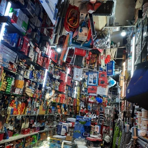 تصویر فروشگاه رنگ و ابزار صبوری