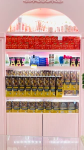 تصویر فروشگاه لوازم آرایشی آفر