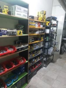 تصویر فروشگاه یراق آلات شیشه فرهاد