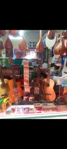 تصویر فروشگاه لوازم موسیقی پاپ