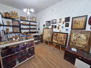 تصویر فروشگاه صنایع دستی آمی تیس