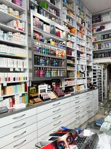 تصویر فروشگاه لوازم آرایشی لاکو