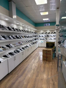 تصویر فروشگاه کتونی پارادا