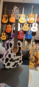 تصویر فروشگاه گالری موسیقی سل