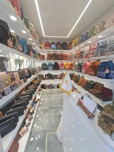 تصویر فروشگاه کیف یوتاب