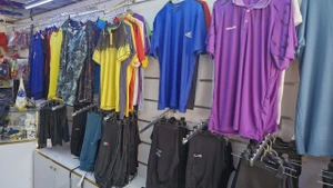 تصویر فروشگاه طوفان اسپرت