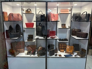 تصویر فروشگاه گالری مهرچرم